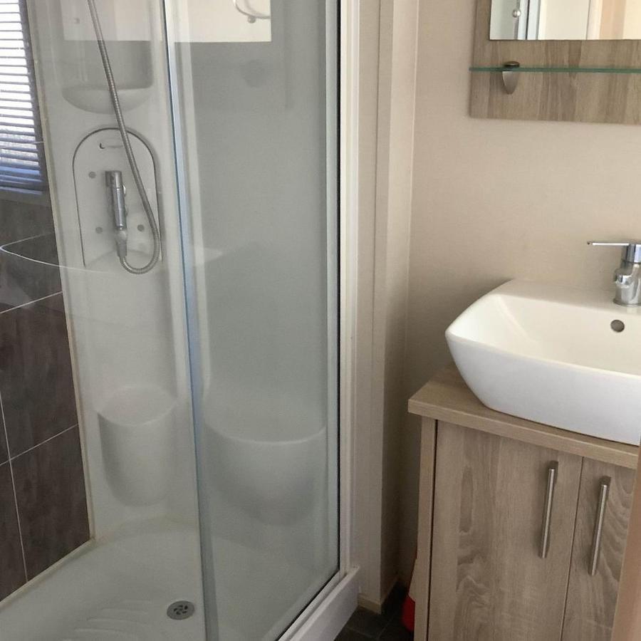 Beautiful 2 Bedroom Helmsley Lodge 北安普敦 外观 照片