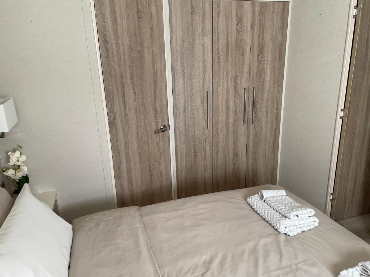 Beautiful 2 Bedroom Helmsley Lodge 北安普敦 外观 照片