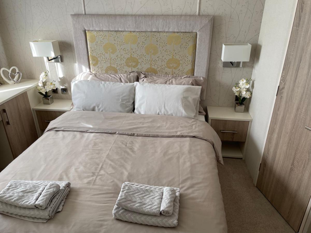 Beautiful 2 Bedroom Helmsley Lodge 北安普敦 外观 照片