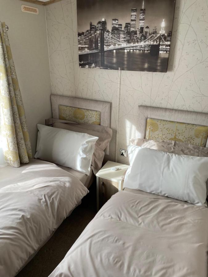 Beautiful 2 Bedroom Helmsley Lodge 北安普敦 外观 照片
